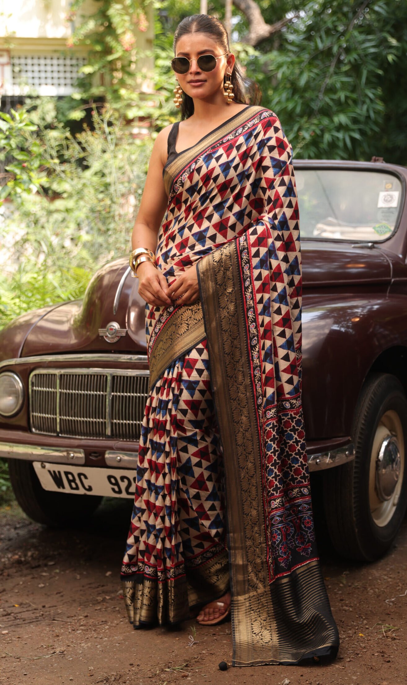 White red blue abstract ajrakh maheshwari silk saree with brocade border & blouse with tassels