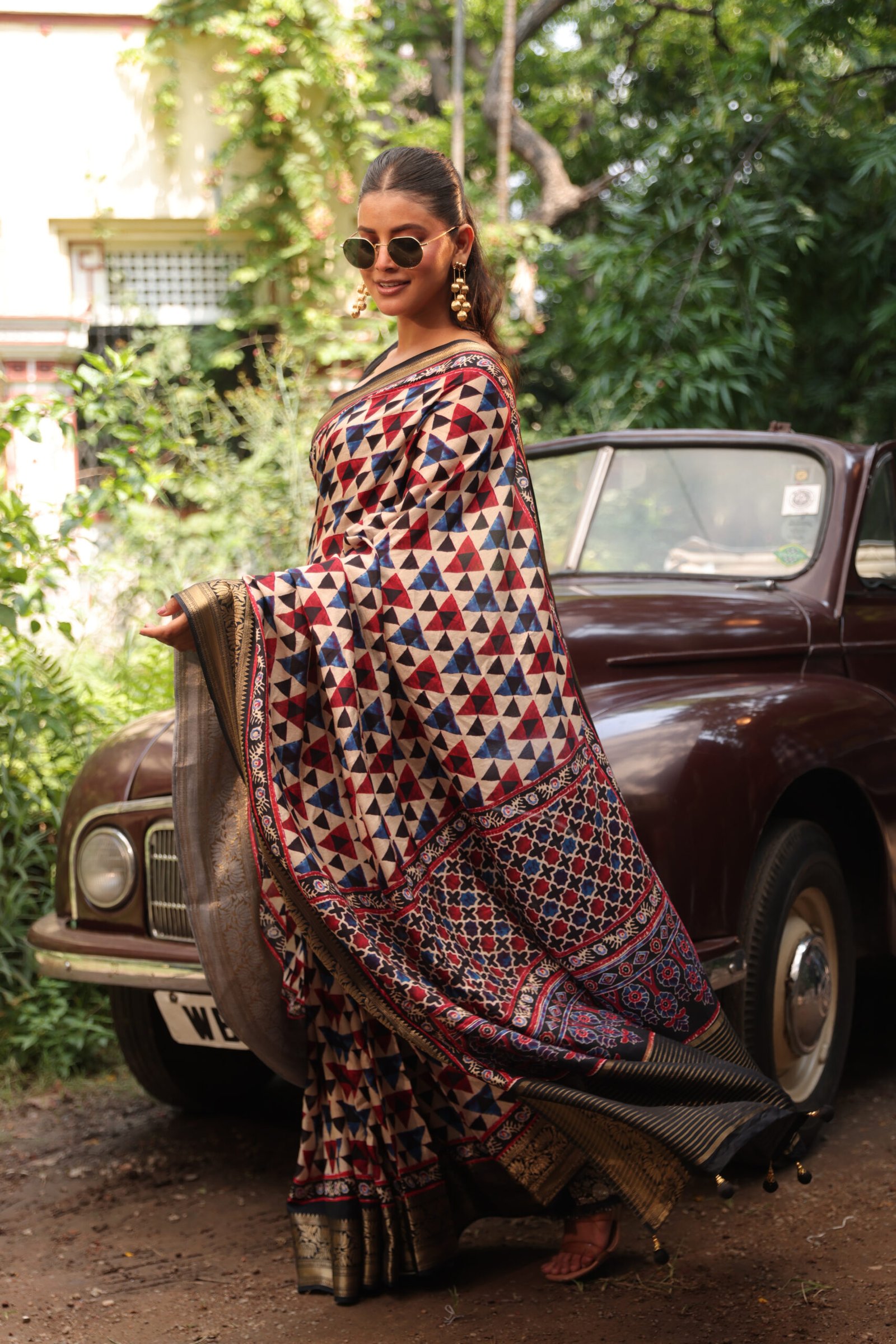 White red blue abstract ajrakh maheshwari silk saree with brocade border & blouse with tassels - Image 4