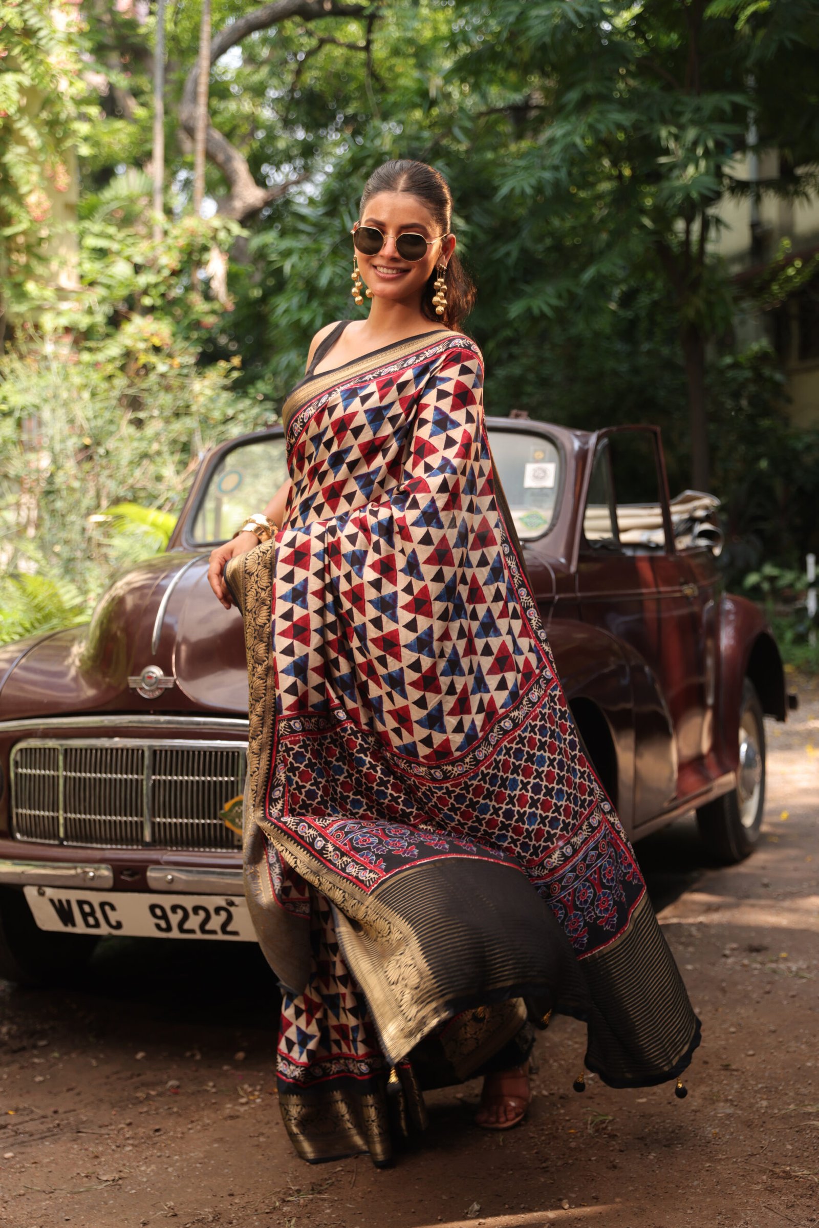 White red blue abstract ajrakh maheshwari silk saree with brocade border & blouse with tassels - Image 3