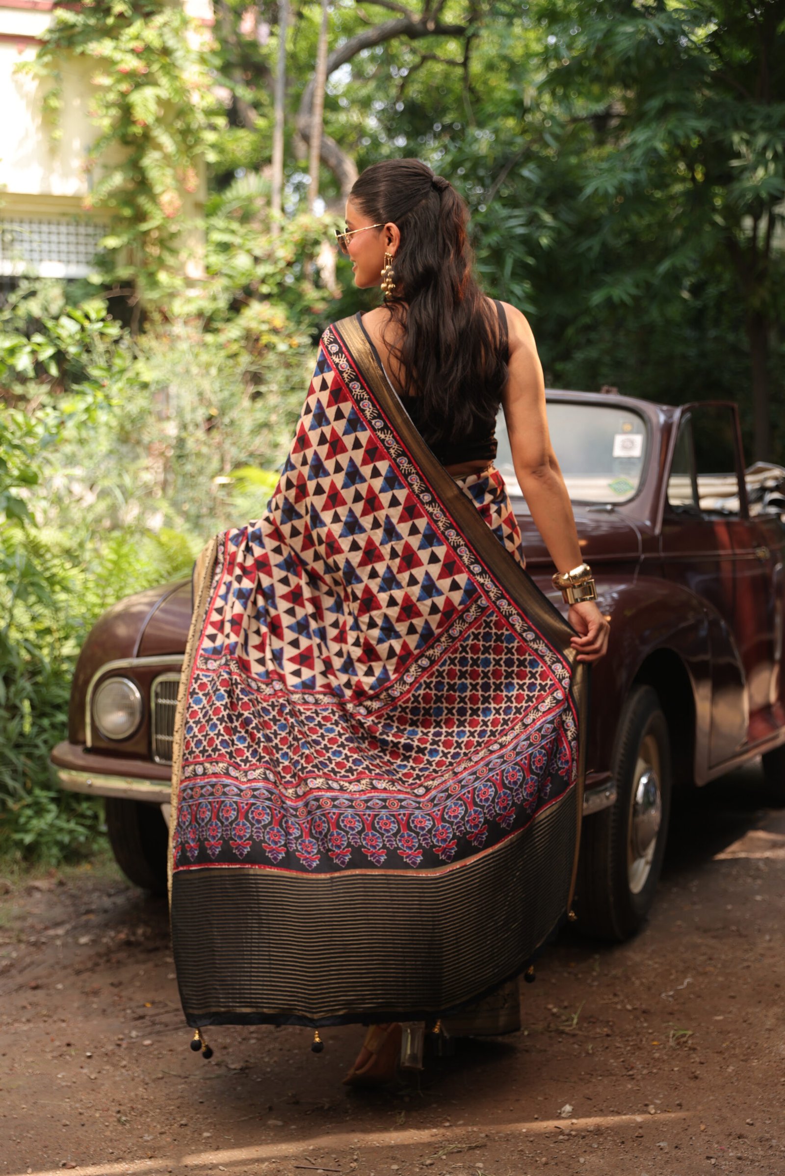 White red blue abstract ajrakh maheshwari silk saree with brocade border & blouse with tassels - Image 2