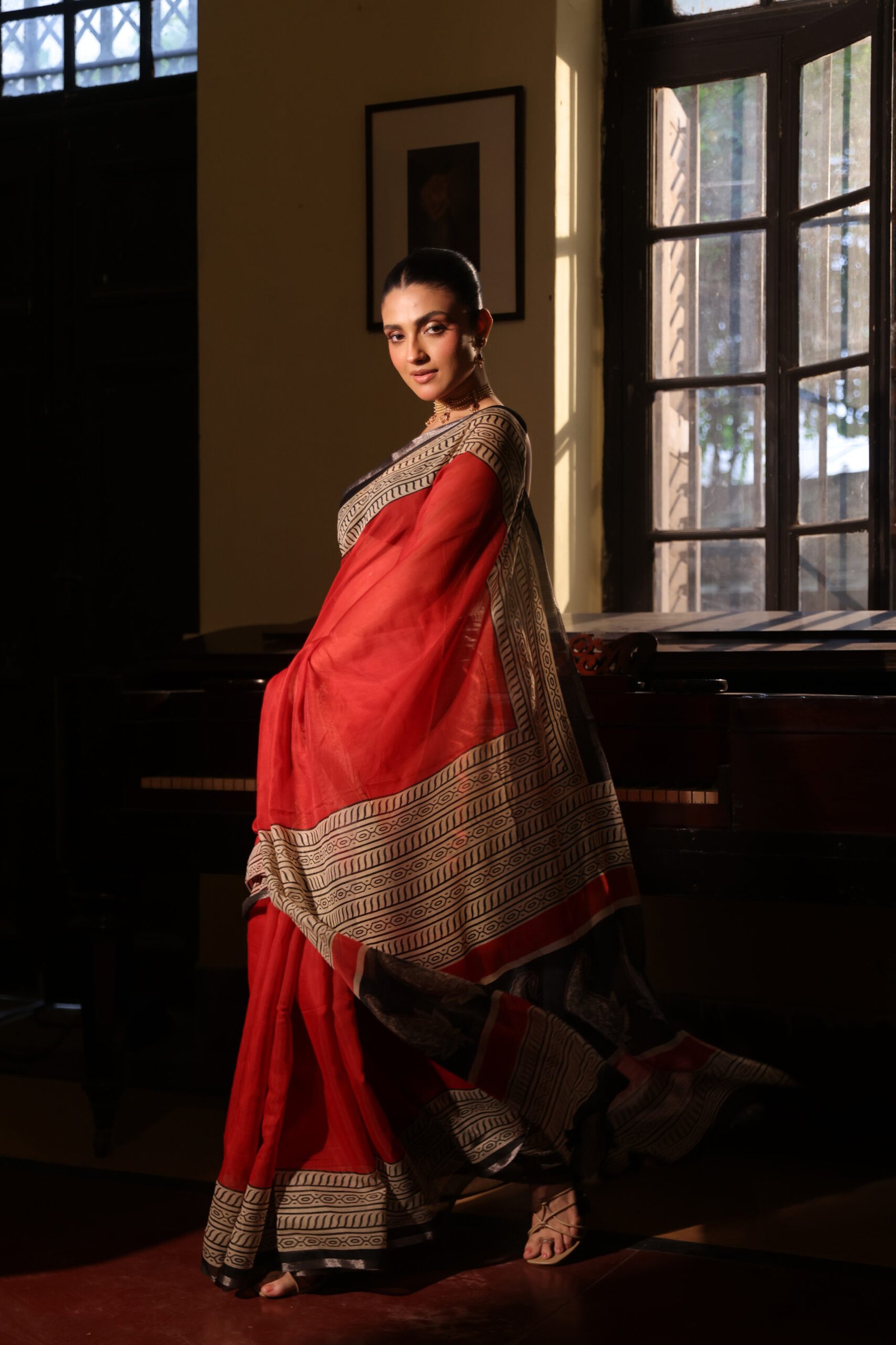 Red linen saree with white & Black ajrakh print - Image 4