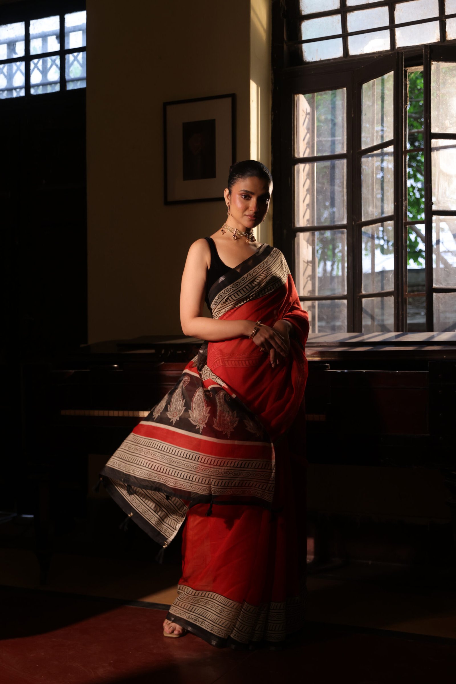 Red linen saree with white & Black ajrakh print - Image 3