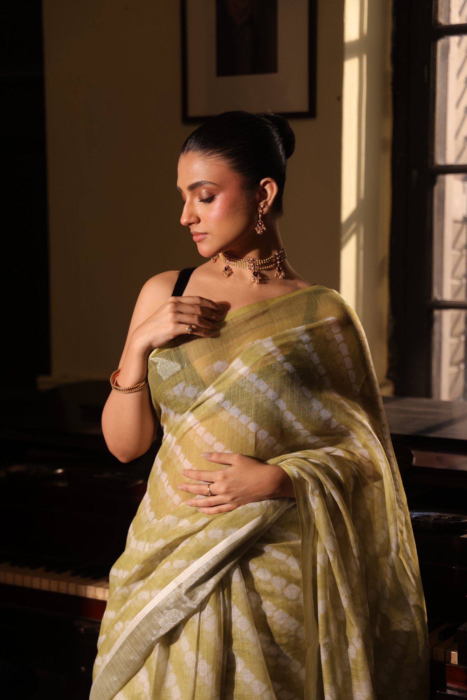 Lime green linen saree with white ajrakh print with tassels - Image 5